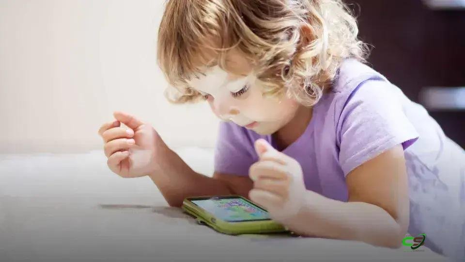 ECA Digital: pais precisarão de aval judicial para monetizar filhos online