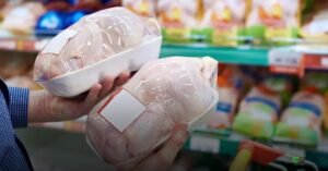 Preço da carne de frango recua e chega ao menor valor real desde jul/23